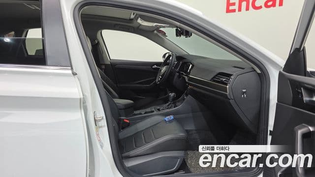Volkswagen Jetta 2021 — Şəkil 9/20