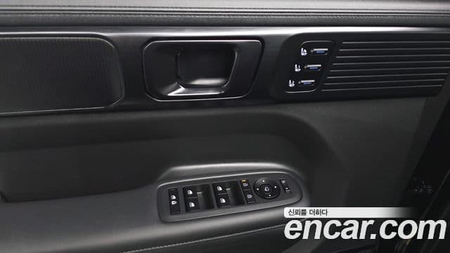 Hyundai Santa Fe 2025 — ფოტო 18/20