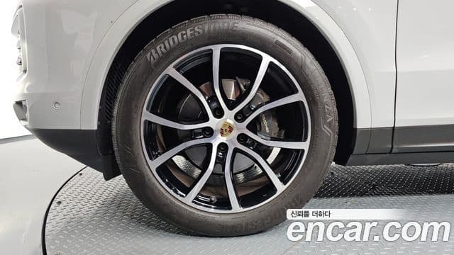 Porsche Cayenne 2024 — ფოტო 5/20