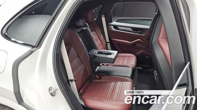 Porsche Cayenne 2024 — ფოტო 11/20