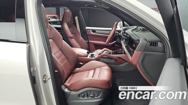 Porsche Cayenne 2024 — ფოტო 12/20