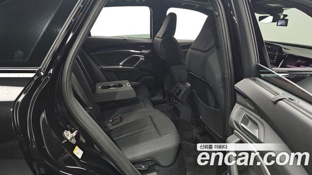 Audi Q5 2025 — Photo 1/36