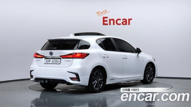 Lexus CT200h 2018 — Фото 2/20