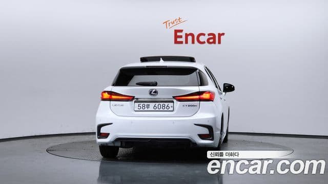 Lexus CT200h 2018 — Фото 4/20