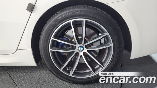 BMW 5 Series 2021 — Şəkil 23/35