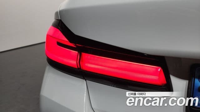 BMW 5 Series 2021 — Şəkil 9/35