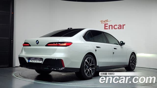 BMW 7 Series 2023 — Şəkil 2/20
