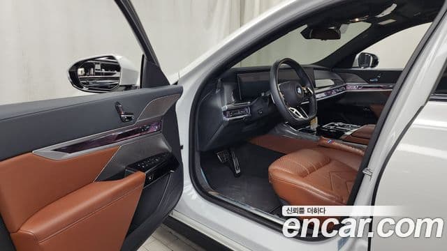 BMW 7 Series 2023 — Şəkil 10/20