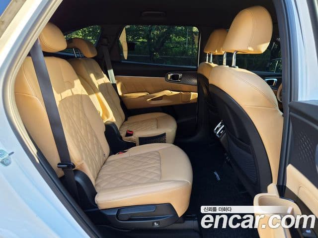 Kia Sorento 2023 — Photo 17/20