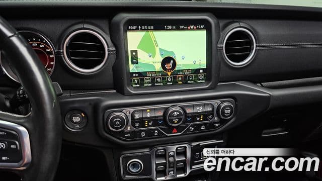 Jeep Wrangler 2021 — Photo 26/30