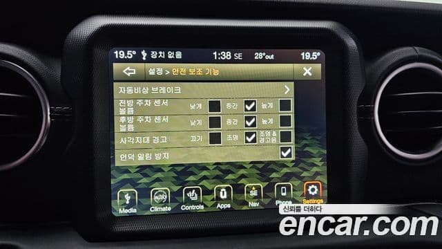Jeep Wrangler 2021 — Photo 6/30