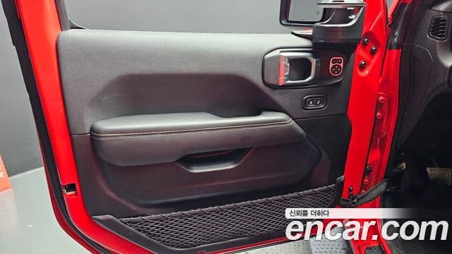 Jeep Wrangler 2021 — Photo 17/30