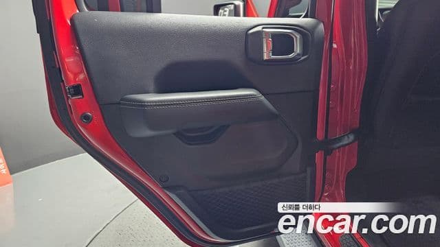 Jeep Wrangler 2021 — Photo 25/30