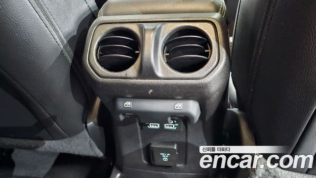Jeep Wrangler 2021 — Photo 18/30