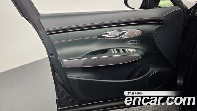 Genesis GV70 2021 — Photo 15/32