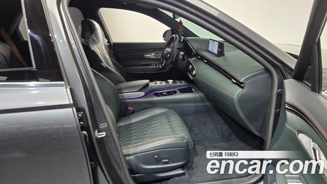Genesis GV70 2021 — Photo 20/32