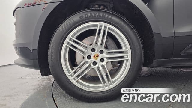 Porsche Macan 2019 — Photo 2/30