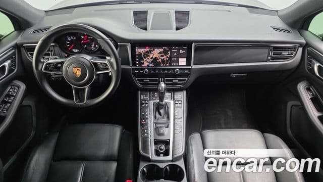 Porsche Macan 2019 — Photo 28/30