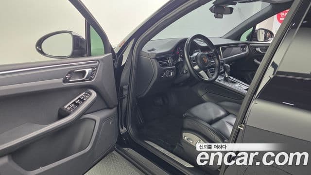 Porsche Macan 2019 — Photo 17/30