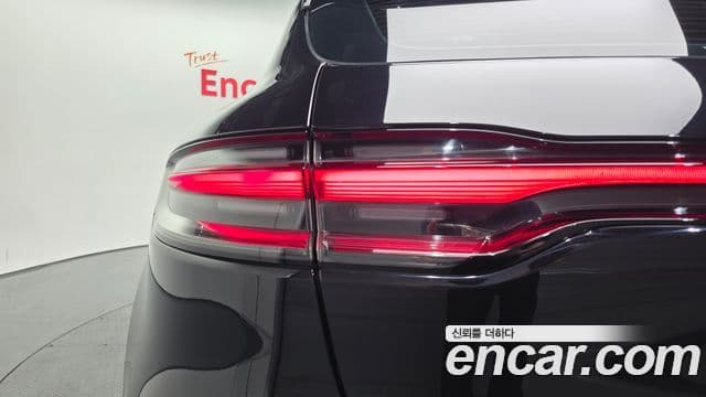 Porsche Macan 2019 — Photo 30/30