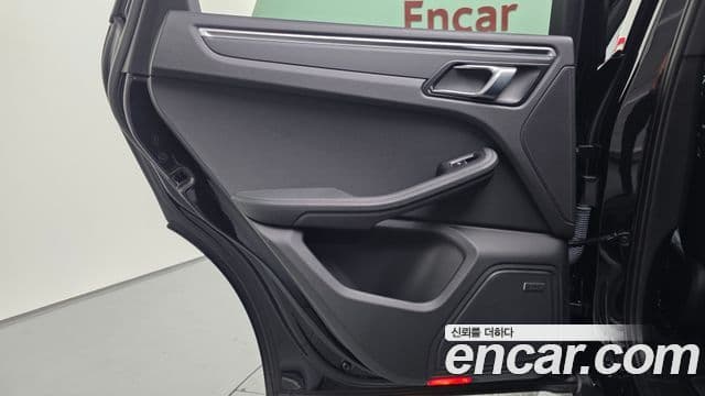 Porsche Macan 2019 — Photo 1/30
