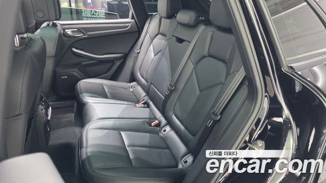 Porsche Macan 2019 — Photo 14/30