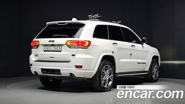 Jeep Grand Cherokee 2019 — Şəkil 31/34