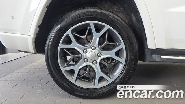 Jeep Grand Cherokee 2019 — Şəkil 33/34