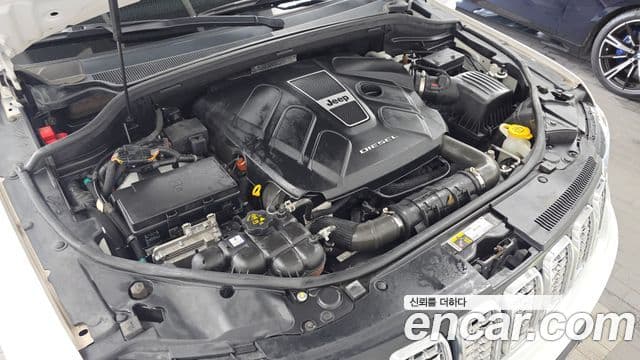 Jeep Grand Cherokee 2019 — Şəkil 24/34