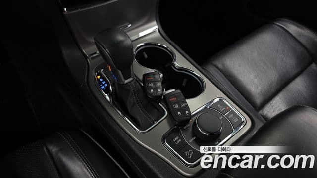 Jeep Grand Cherokee 2019 — Şəkil 7/34