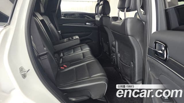 Jeep Grand Cherokee 2019 — Şəkil 21/34