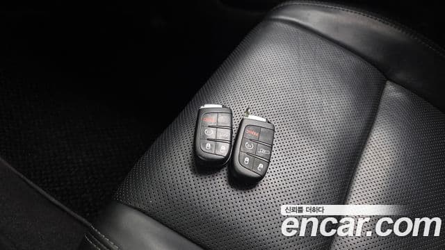 Jeep Grand Cherokee 2019 — Şəkil 14/34