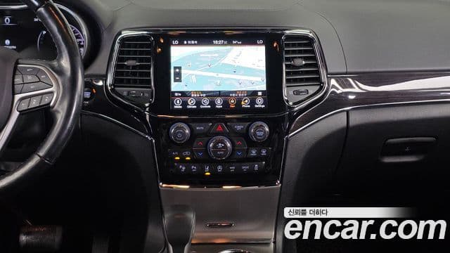 Jeep Grand Cherokee 2019 — Şəkil 23/34