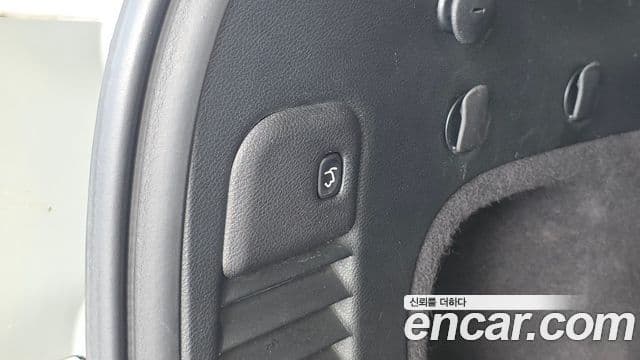 Jeep Grand Cherokee 2019 — Şəkil 18/34
