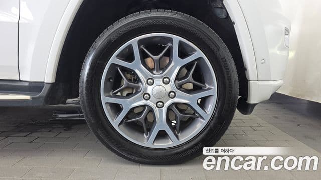 Jeep Grand Cherokee 2019 — Şəkil 25/34