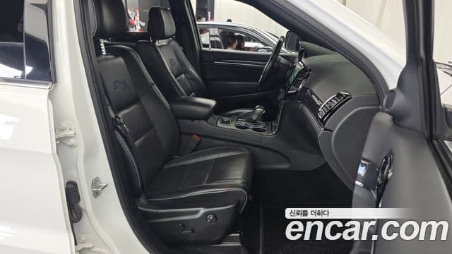 Jeep Grand Cherokee 2019 — Şəkil 34/34