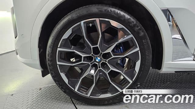 BMW X7 2024 — ფოტო 8/20