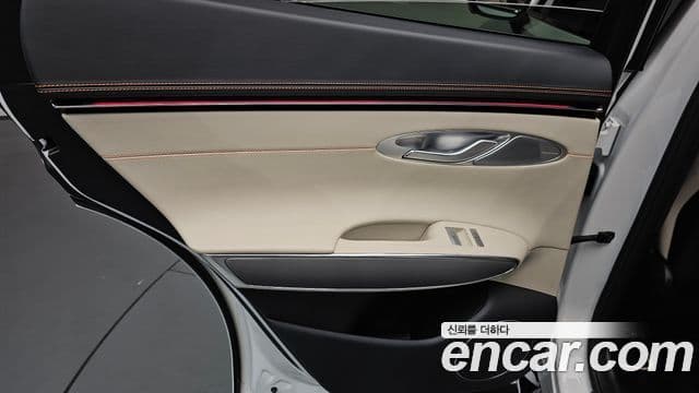 Genesis GV70 2024 — Photo 32/36