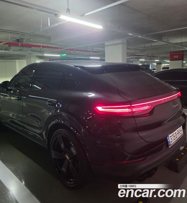 Porsche Cayenne 2022 — Photo 14/15