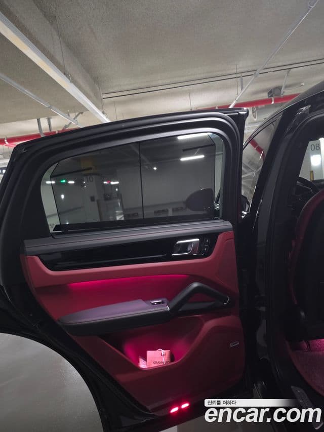 Porsche Cayenne 2022 — Photo 7/15