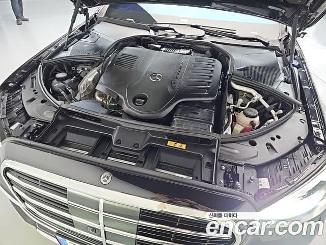 Mercedes-Benz S-Class 2025 — Photo 6/20