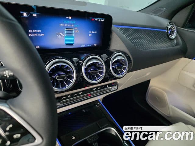 Mercedes-Benz EQA 2025 — ფოტო 8/20
