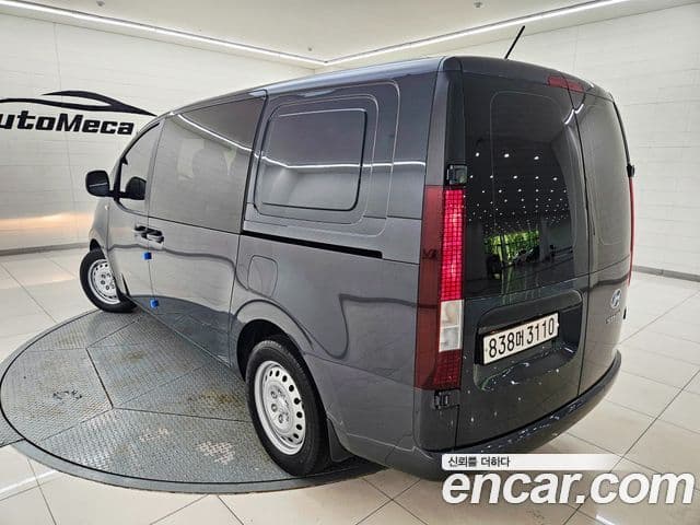 Hyundai Staria 2023 — Photo 8/20