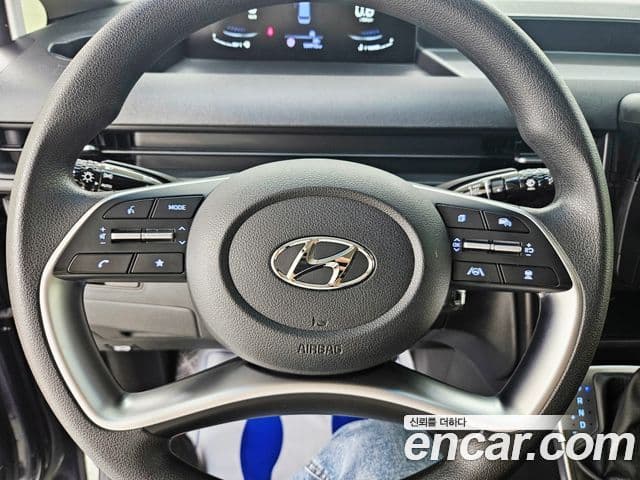 Hyundai Staria 2023 — Photo 9/20