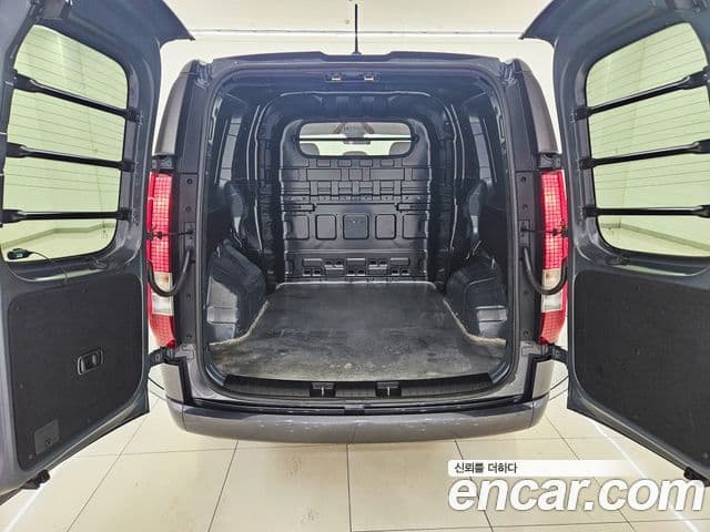 Hyundai Staria 2023 — Photo 7/20