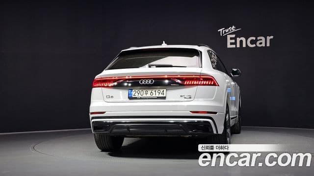 Audi Q8 2021 — ფოტო 22/36