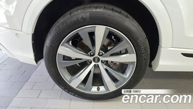 Audi Q8 2021 — ფოტო 34/36