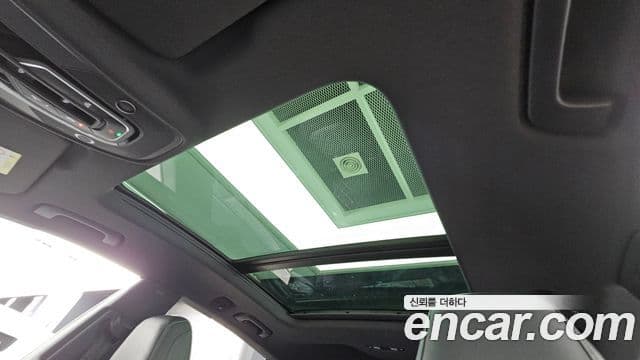 Audi Q8 2021 — ფოტო 30/36
