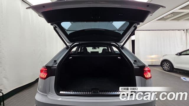 Audi Q8 2021 — ფოტო 1/36