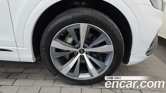 Audi Q8 2021 — ფოტო 26/36